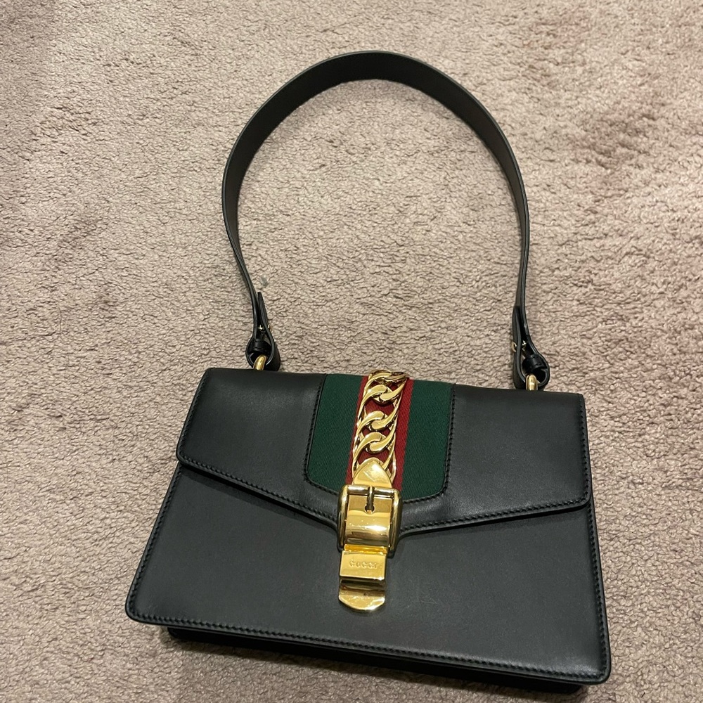 Nice bag . Like new